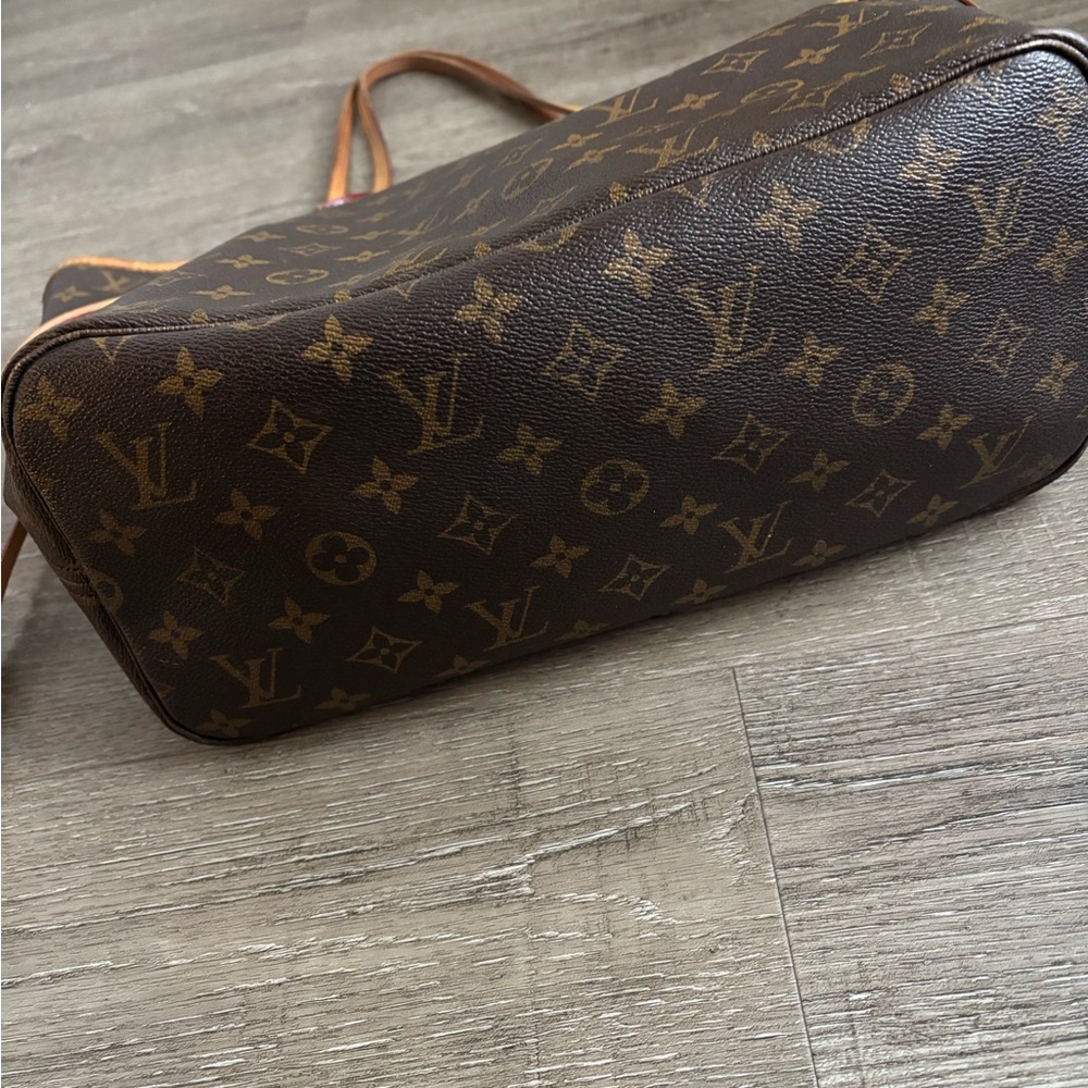 Louis Vuitton Neverfull MM - Picture 4 of 9